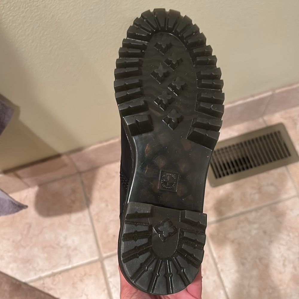 NWOT Doc Martens boots they don't come with shoe laces - Picture 7 of 9